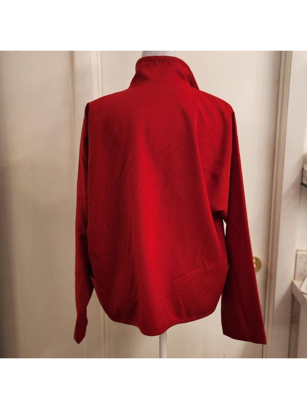 red jacket - Picture 6 of 7